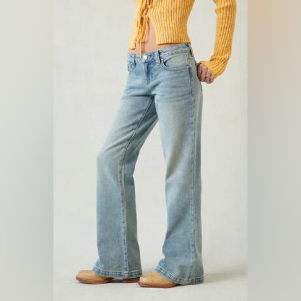 Charlie Low Rise Baggy Bootcut Jeans Light Blue